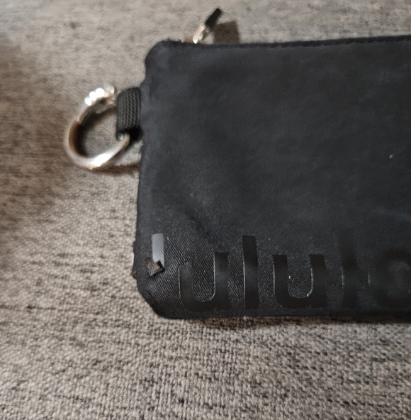 Lululemon Clipable Card Pouch - Picture 2 of 7
